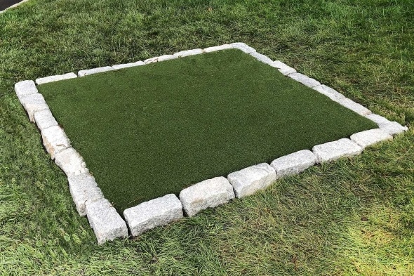 Charlotte Tee box made of synthetic grass surrounded by stone border